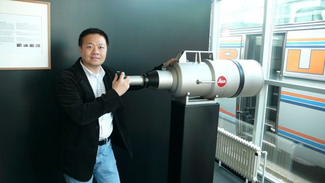 http://leicarumors.com/wp-content/uploads/2008/12/the-most-expensive-lens-in-the-world.jpg