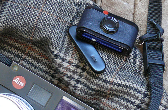 Leica-mini-M-Walter-SD-card-holder
