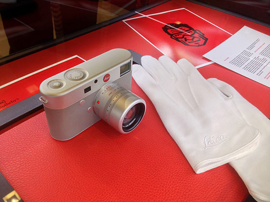 Leica-M-(RED)-camera