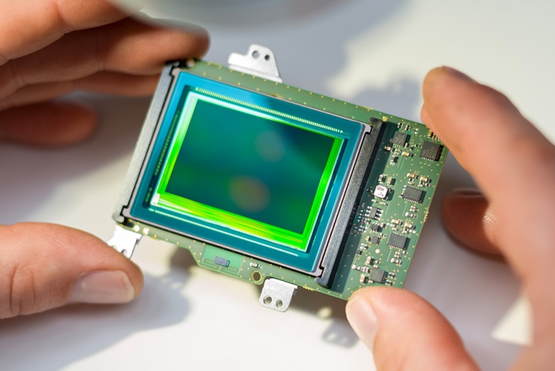 Leica Adds Analog M Options To M9 CCD Sensor Corrosion Upgrade Program 