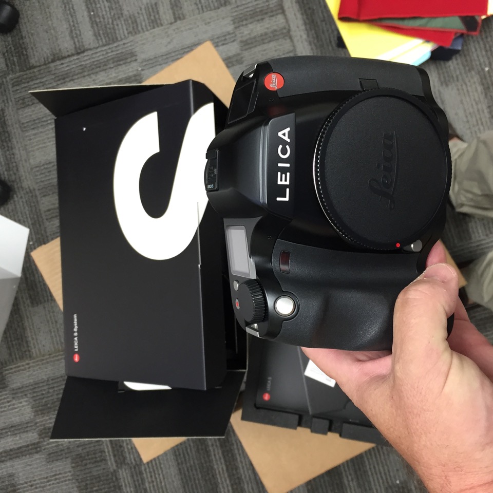 Leica S Typ 007 medium format camera now shipping (with unboxing