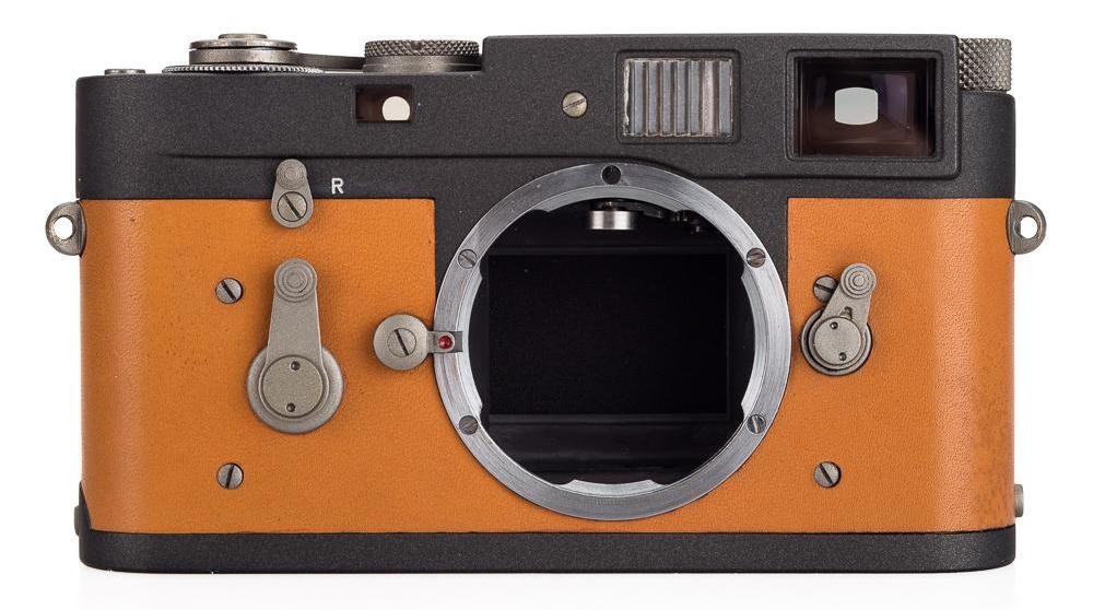 Hertog Peer Medisch Check out this custom Leica M2 camera (graphite grey over tan leather) -  Leica Rumors