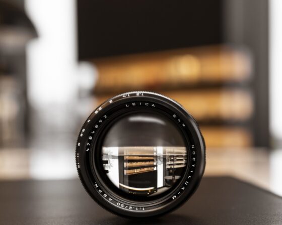 Leica-Noctilux-M-50mm-f1.2-ASPH-lens-4-560x448.jpg