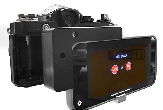 DIGI-SWAP-gadget-iPhone-film-Leica-camera-digital-back-3-560x380.jpg