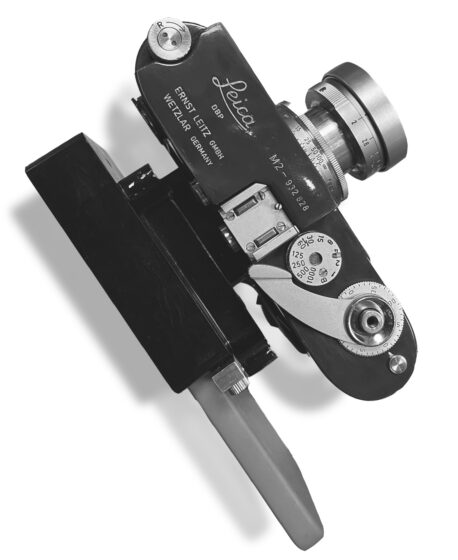 DIGI-SWAP-gadget-iPhone-film-Leica-camera-digital-back-Leica-458x560.jpeg