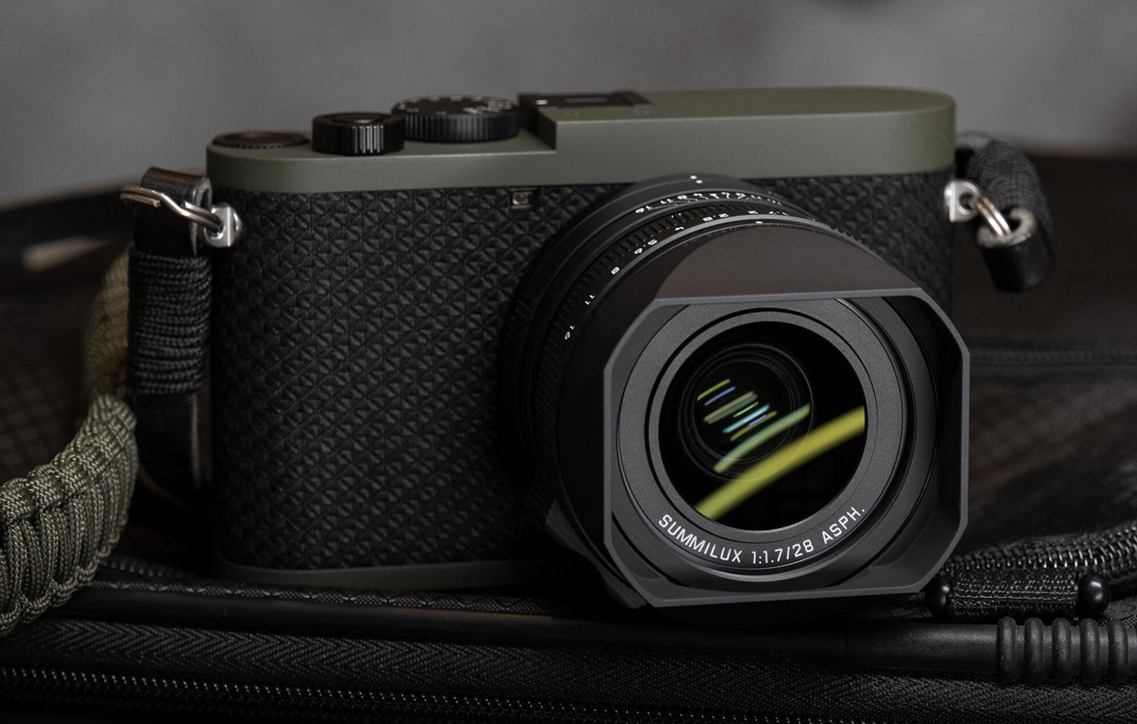 カメラ デジタルカメラ The new Leica Q2 Reporter camera with Kevlar armoring and matte 