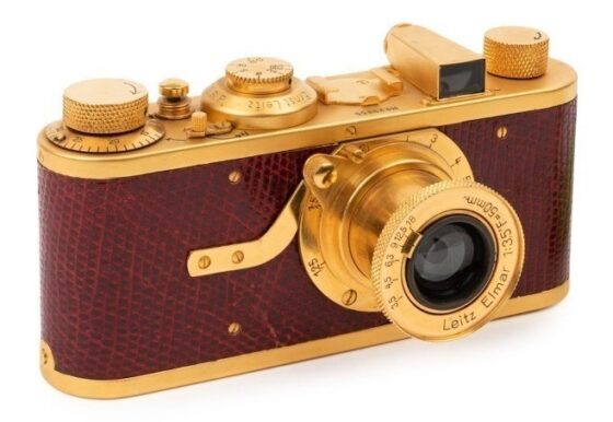 classic-Leica-cameras-are-up-for-auction-at-the-Michaels-Camera-Museum-in-Australia-1-560x386.jpg
