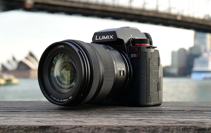 What's the Difference Between the Panasonic S5 II and the S5 IIX?