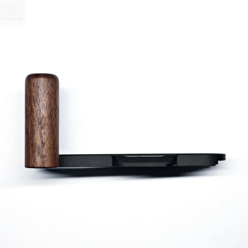 IDS Works has a new modular grip for Leica D-Lux 8 cameras - Leica